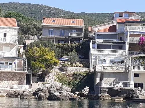 Apartments Ane Hotels in Molunat