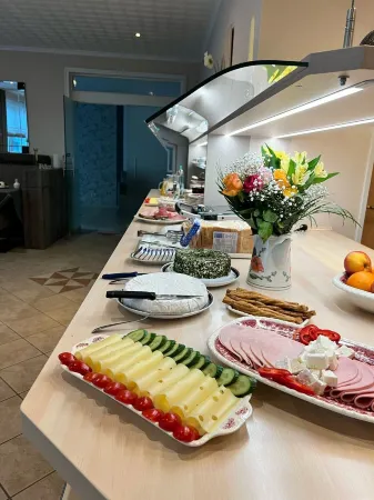 Hotel Haus Christa Отели в г. Бад-Бертрих