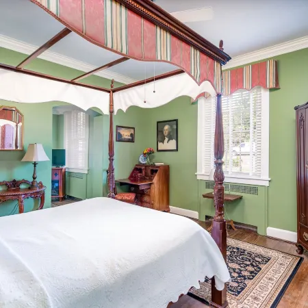 Cedars of Williamsburg Bed & Breakfast