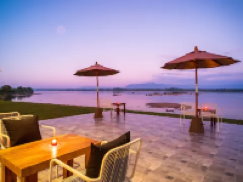 เดอะริเวียร่า จำปาสัก โรงแรมในเมือง จำปาสัก