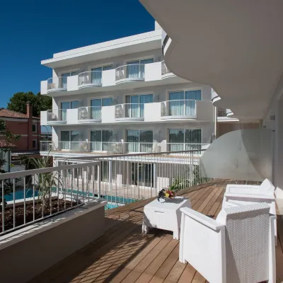 AQA Palace Hotels near Old Town