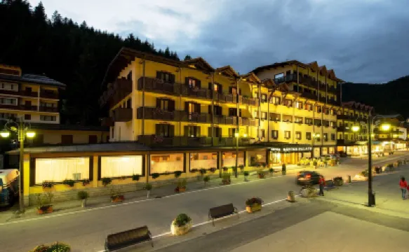 Savoia Palace Hotel Hotels near Miramonti