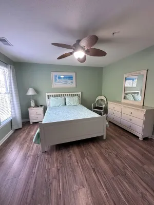 4 Blocks to Beach, 4BR, 3.5BA, Great for Families Pets OPEN For rental 2025 2026