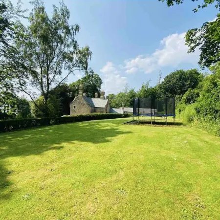 Exclusive 4-Bed House 10 Minutes from Newcastle