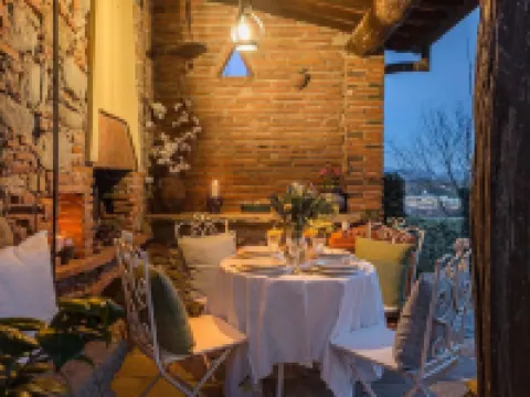 Rosyabate Cottage, with Private Garden and Views Between Lucca and Pistoia Hotels in Uzzano
