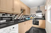 St Helens Apartment 1 - Short Walk to Beach Hotels in Amroth