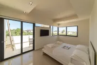Luxury Villa Mirror - 200Meters from the Beach