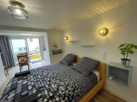 Les Studios du Chemin Vert Отели в г. Ньёль-Сюр-Мер