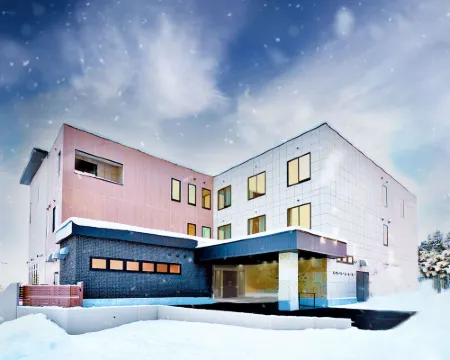 ไวน์เนอรี โฮเทลแอนด์คอนโดมิเนียม ฮิโตะฮานะ โรงแรมในฟูราโนะ