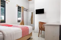 OYO 93470 Bans Kostel Hotel dekat Pura Kahyangan Tiga Tulus Dadi