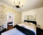 Harmooni Suites Hotel a 