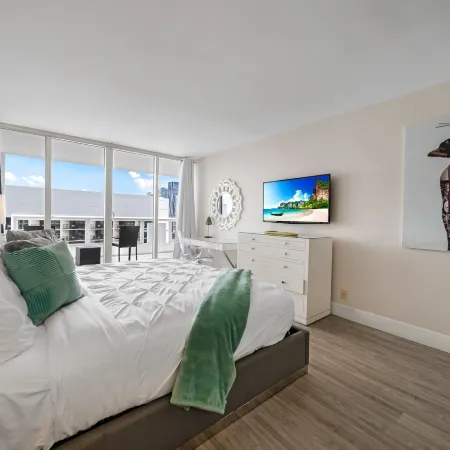 Lovely 1-Bedroom Condo
