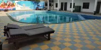 Mahamaya Palace Hotel & Conference Center - piscina