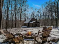 Sqyrls Nest - 3Br Retreat with a Hot Tub