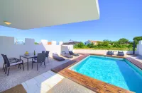 Pax House 2 Hotels in Cres
