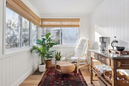 Linden Hills Edina. Remolded Home Near the Lakes. King Bed. Sleeps 10. Отели рядом с достопримечательностью «Park Nicollet Eye Care and Optical Store St. Louis Park»