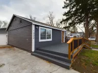 Pet-Friendly Luxury Retreat: Two Bedroom, Two Bathroom Oasis with King Beds.