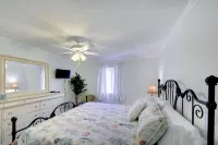 Totally Renovated Coastal Condo in Ocean Walk, Unit T-2 Hotel a Saint Simons Island