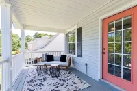 GOLF CART! Remodeled home near Old Town, Xbox!