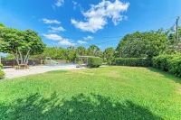 PARADISE RETREAT A 3/2 PET FRIENDLY POOL HOUSE
