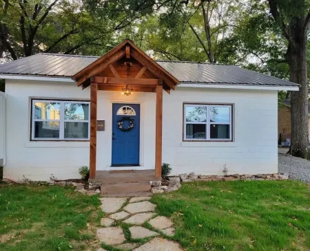 Historic Cottage--near Crater of Diamonds & Historic Washington State Park Отели в г. Нашвилл