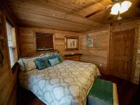 Big Cypress Lodge on Sante Fe River-Sleeps 14, Bring horses, RV and your boat!