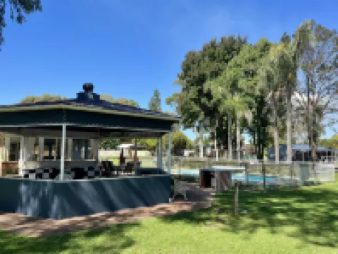 Young Caravan and Tourist Park Hotels in Young