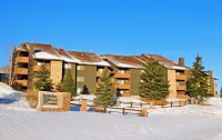 Cozy Mountain Retreat with Hot Tub and Scenic Views - Inviting Getaway Hotel di Summit Park