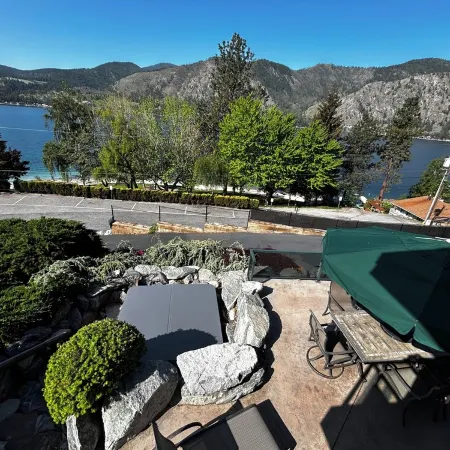 Vacation Family Home. 180 View of Beautiful Lake Chelan. Private Backyard.