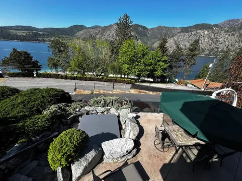 Vacation Family Home. 180 View of Beautiful Lake Chelan. Private Backyard.