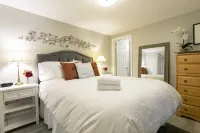 Spacious Living Area and Peloton Bike - Gorgeous Cozy Retreat