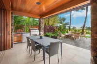 Private Plunge Pool and Access to Exclusive Amenities - Elegant Oasis