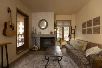 Cozy Studio for 2 at Purgatory Village - Kendall 335, Durango, CO with Plaza View. Hotels in La Plata County