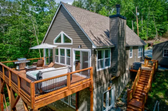 Spacious Living and Relaxing Hot Tub Views - Stunning Mountain Retreat