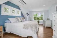 Modern Home with Double Decks and Ocean Views - Stunning Coastal Escape 차탐 호텔