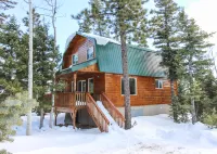 Spacious Decks and Cozy Fireplace - Inviting Mountain Retreat