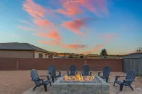 Private Pool, Hot Tub, and Putting Green - Spectacular Retreat