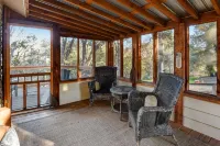 Charming Backyard Oasis and Cozy Living Space - Delightful Retreat