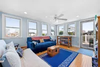 Charming Cape Cod Retreat with Bay Views - Inviting Coastal Escape 德克斯特磨坊附近的飯店