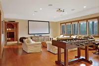 Mountain Estate Main House Sunday River Covered Bridge 주변 호텔