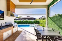 Naples Calming Waves Luxury Home 4/3 Hotels in North Naples