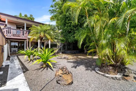 Breathtaking Ocean Views and Secluded Outdoor Pool - Charming Hawaiian Retreat