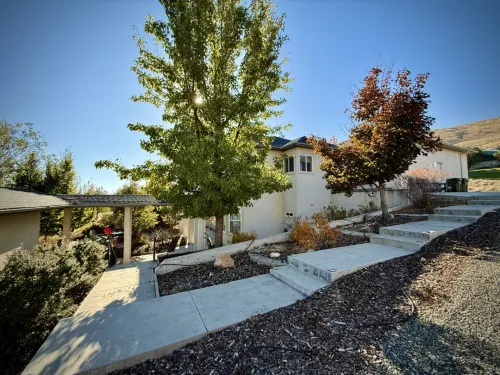 Scenic Views and Inviting Firepit - Charming Cozy Retreat