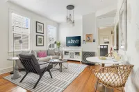 Close to Attractions and Trendy Coffeehouse - Bright Cheerful Oasis