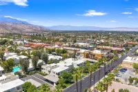 Shared Pool and Hot Tub Near Shopping and Dining - Chic Oasis