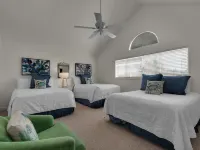 Upscale Comfort and Scenic Lake Views - Stunning Coastal Retreat