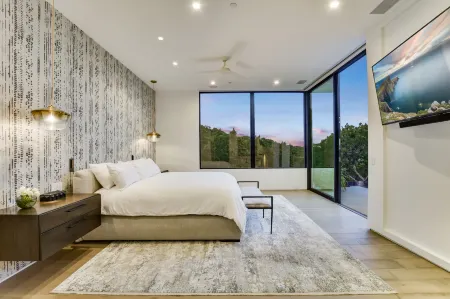 Infinity Edge Pool and Stunning Canyon Views - Luxurious Modern Retreat