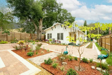 The Pied-à-terre in Downtown Отели рядом с достопримечательностью «Bridal Gown Studio Orlando»