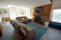 Inviting Pool and Soothing Whirlpool Tub - Gorgeous Retreat
