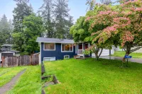 Dog-friendly home with a yard, washer/dryer, partial AC - near attractions Hotels in Langley